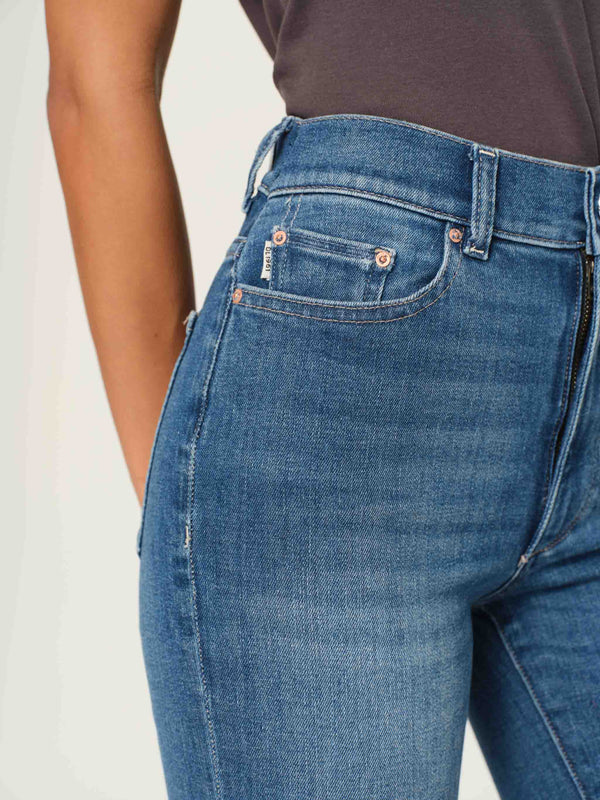 Palm Springs Halle Straight Instasculpt 29" Jeans