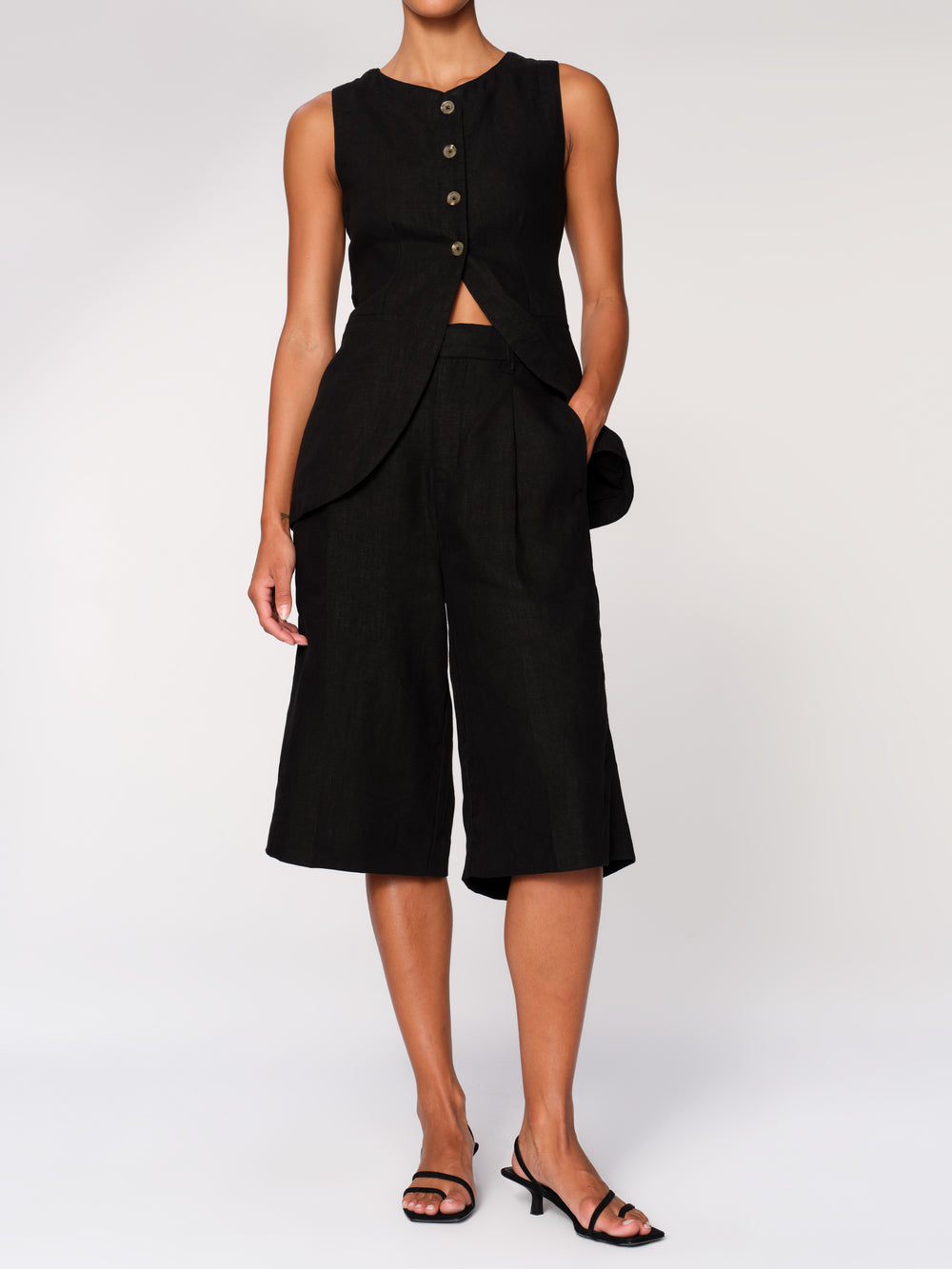 Hepburn Black Linen Shorts